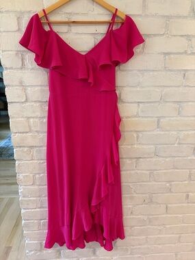 Ruffled Off-Shoulder Barbie Midi Dress in Hot Pink
(B2)